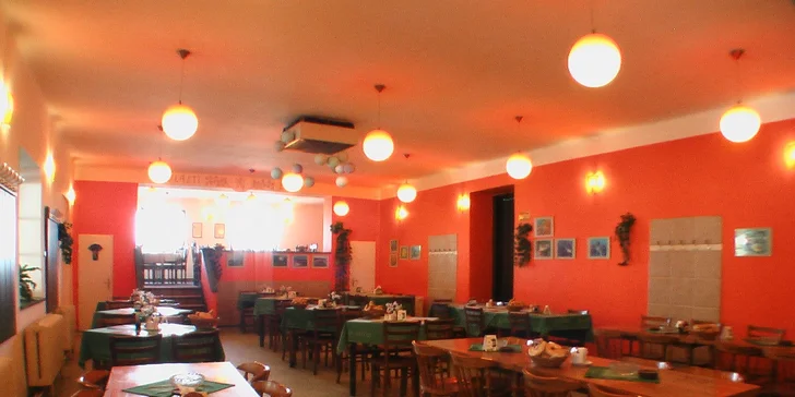 Lidovější část restaurace zve k hodování v uvolněné atmosféře a především u půllitru piva.