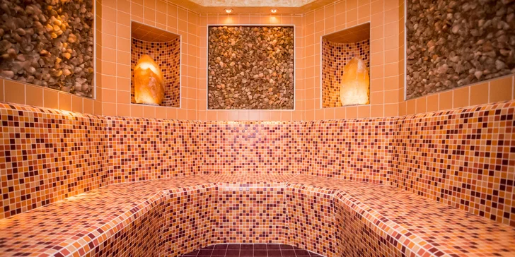 Během pobytu se zrelaxujete ve wellness centru s bazénem, vířivkou a saunami. 