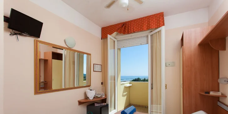 Kdykoli se můžete jít zchladit na balkón či terasu. 