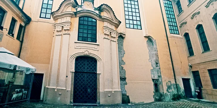 Některá díla byla reprodukována a sestavena speciálně pro tuto unikátní výstavu. 