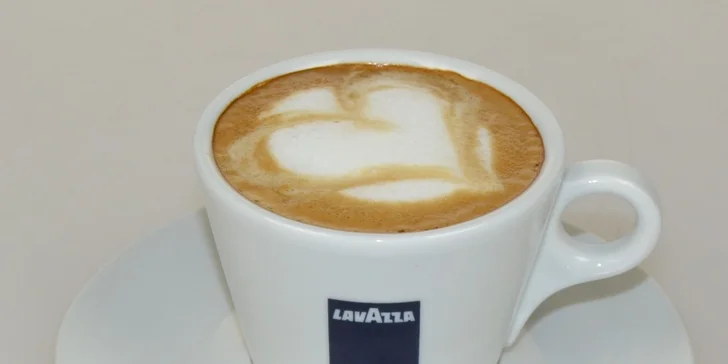 2x vynikající káva Lavazza, 2x zákusek dle vlastního výběru