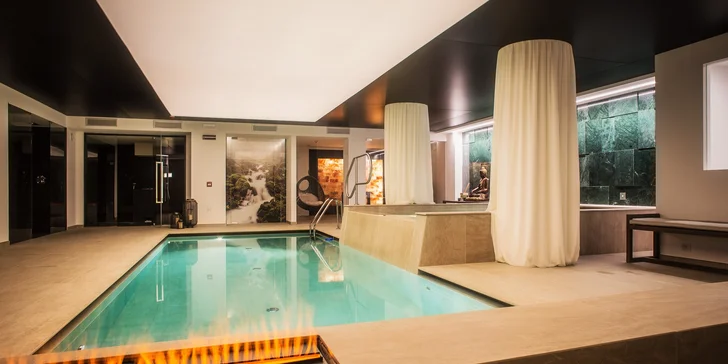 Do klidu ve spojení s přírodou se ponoříte ve venkovním spa.