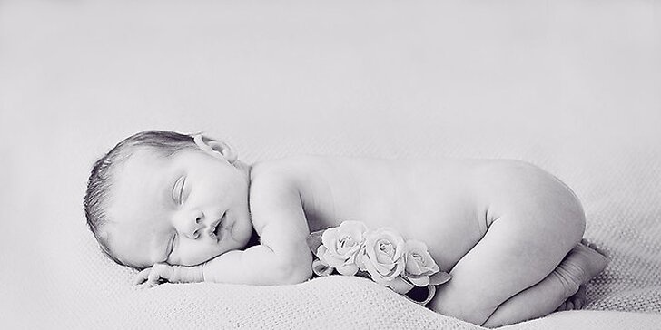 10 profesionálně retušovaných fotografií Vašeho novorozeňátka i s tiskem