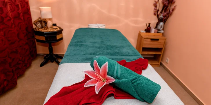 Masáž se skládá z řady souvislých interaktivních pohybů, protahování a harmonické masáže, která sleduje všechny energetické linie a tlakové body těla. 