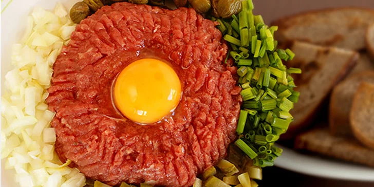 450g tatarák nebo zeleninový salát s kuřecím masem