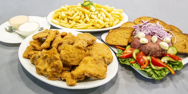 Masové hody až pro 4 jedlíky: 1 kg řízků, 200 g namíchaného tataráku, topinky, hranolky a omáčky