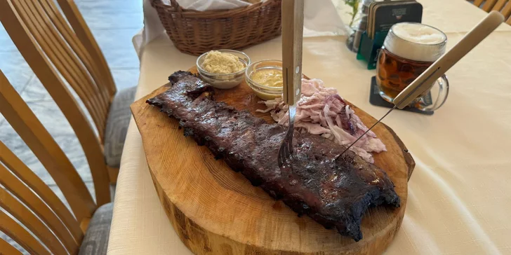 Připravují tu tradiční pokrmy, ale také výborné vlastní speciality. 