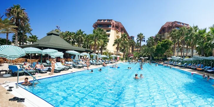 7990 Kč za letecký zájezd do Turecka na OSM dní. Pohoda v 5* hotelech na Riviéře, moře, výlet do světoznámé Pamukkale, bohatá polopenze, delegát.