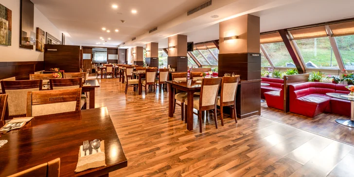 Hotel sa nachádza v tichom prostredí obce Štrba s výbornou dostupnosťou na Štrbské Pleso.