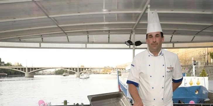 Plavba na Vltavě s degustací vín, koktejlů i grilovaných specialit pro 1 osobu