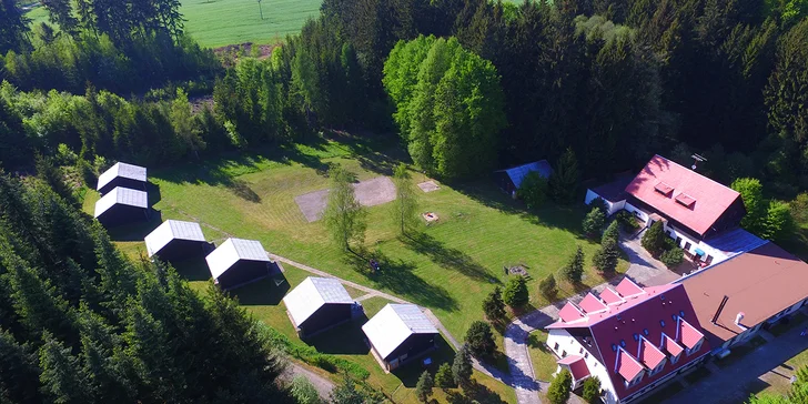 Součástí resortu je hřiště na volejbal.