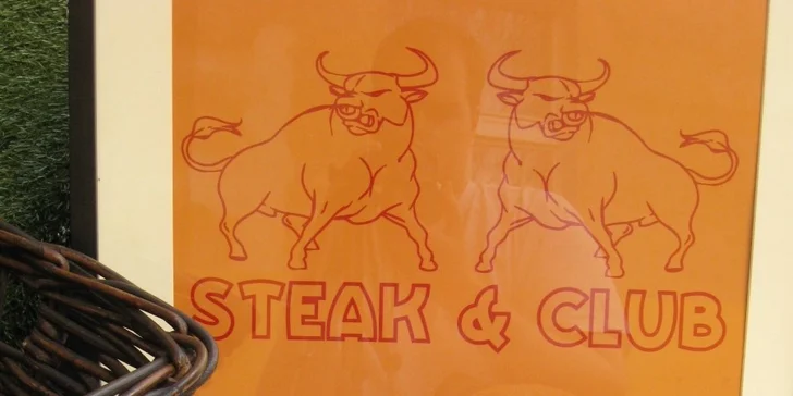 2x americký burger fresh s hranolkami v restauraci Steak & Club