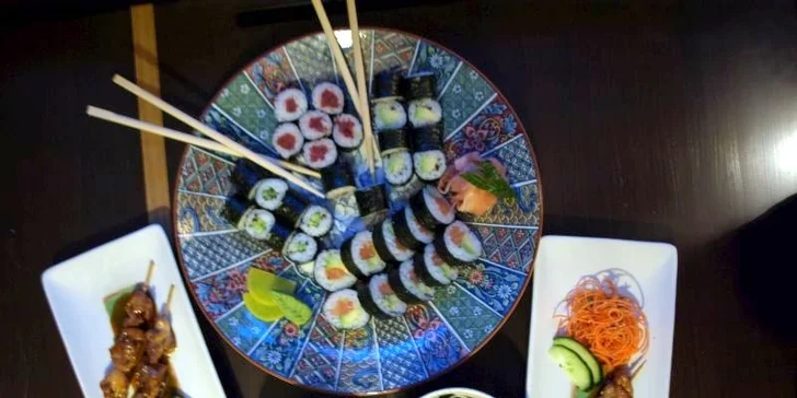 2 předkrmy, 2 polévky a 36 kousků sushi v Sasori