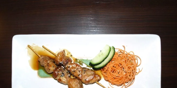 2 předkrmy, 2 polévky a 36 kousků sushi v Sasori