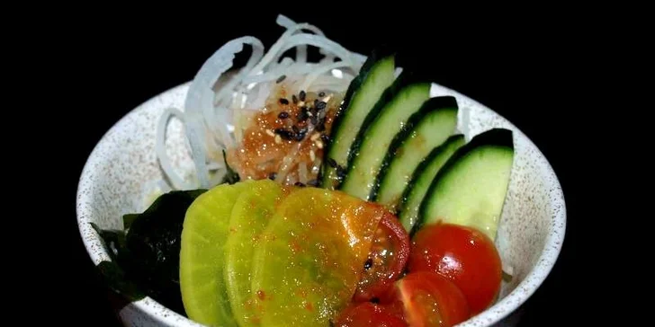 2 předkrmy, 2 polévky a 36 kousků sushi v Sasori
