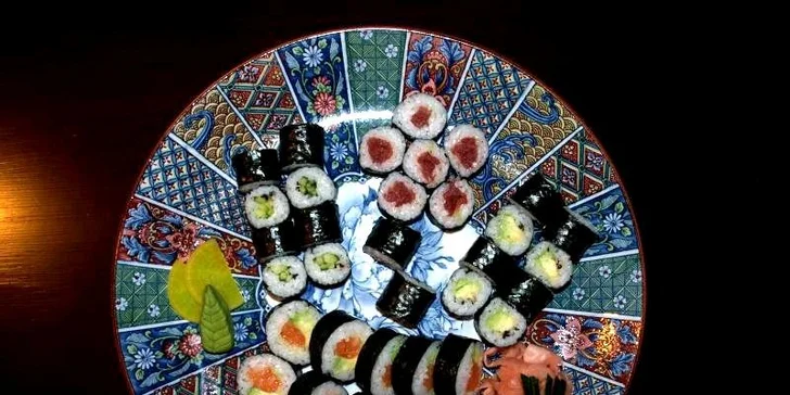 2 předkrmy, 2 polévky a 36 kousků sushi v Sasori