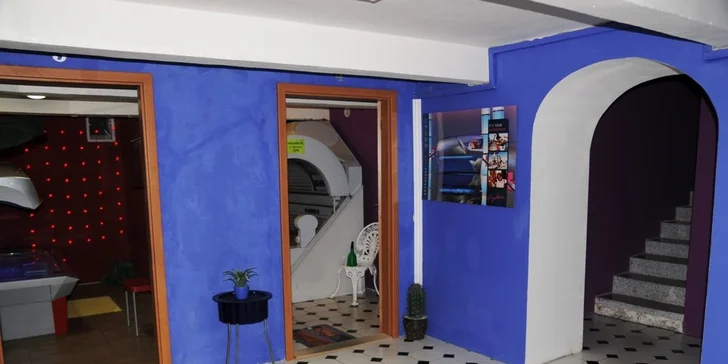 Základní modeláž gelových nehtů s permanentní francouzskou manikúrou
