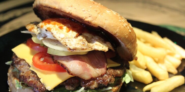 Skvělá bašta v Elektře: 2 vymazlené burgery se 150 g masa a porcí hranolek