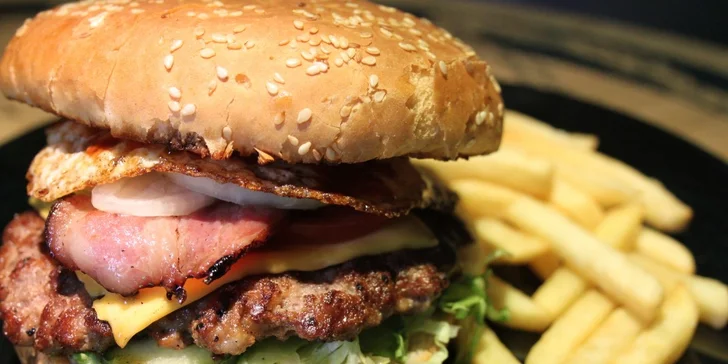 Dva 350g hamburgery Elektra a dvoje hranolky