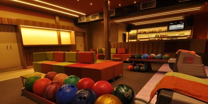 Až 6 hodin bowlingu a zábavy v restauraci Tukan