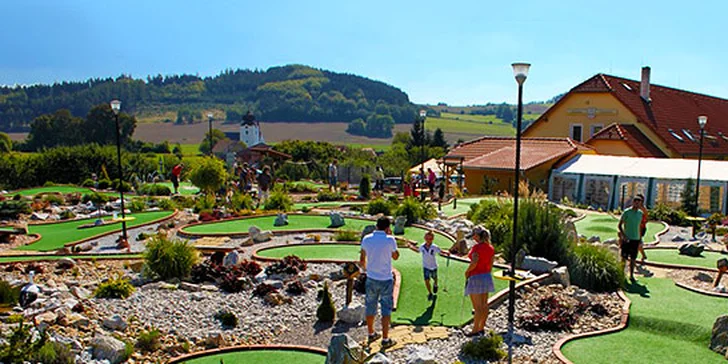 Adventure minigolf Počepice pro 2 dospělé a 2 děti