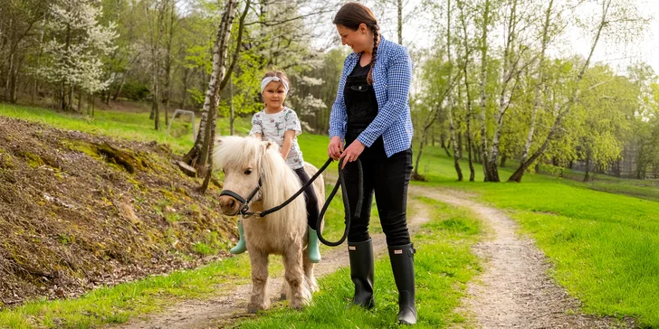Tahle malá rodinná farma sídlí na okraji Třince v krásném prostředí CHKO Beskydy. 