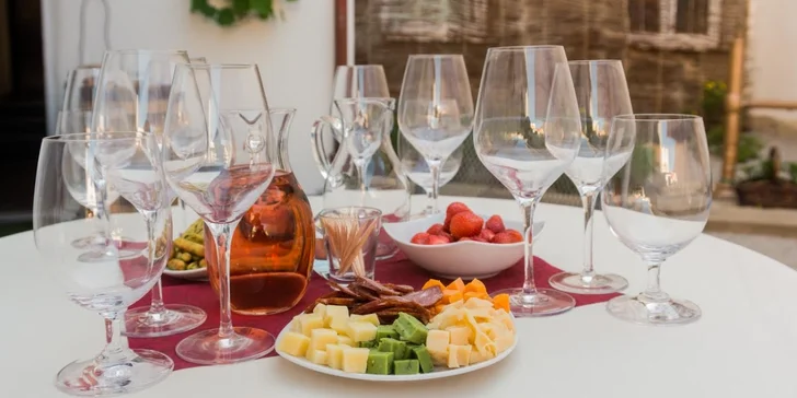 Zážitek pro fajnšmekry: Degustace prémiových vín – tuzemských i ze světa