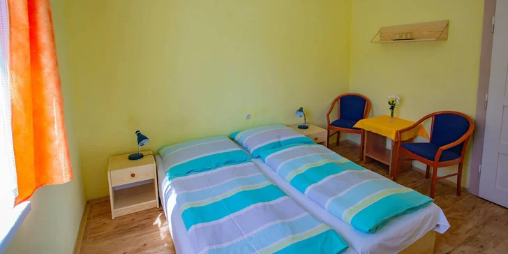 Čeká vás ubytování v útulných pokojích rodinného penzionu.