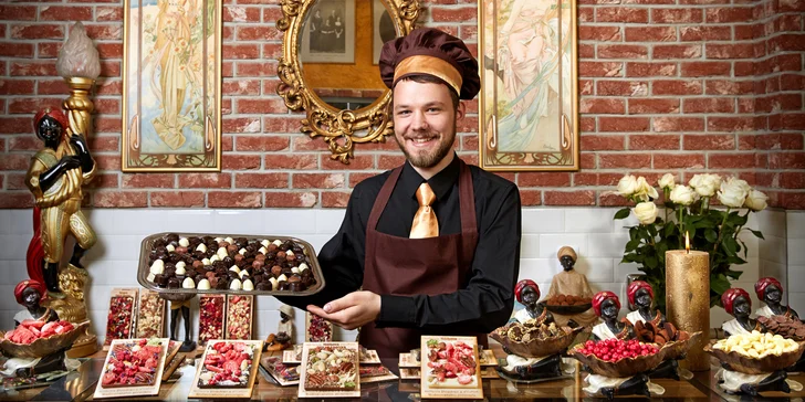 Ochutnáte dobroty místní výroby, třeba čokoládové pralinky. 