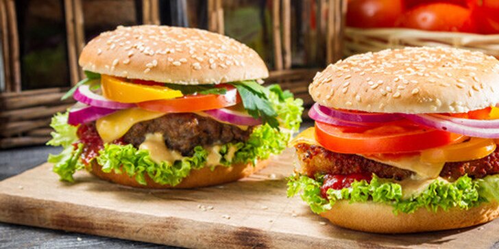 2x americký burger fresh s hranolkami v restauraci Steak & Club