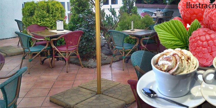 Horké maliny se zmrzlinou a šlehačkou + Vídeňská káva pro 2 osoby v restauraci Granada