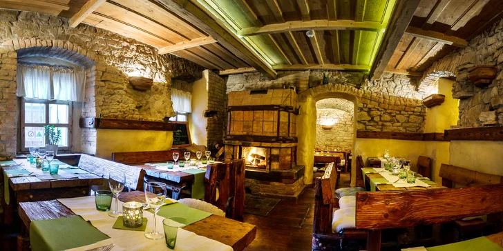 V restauraci Ztracená vás čeká příjemné posezení u krbu.