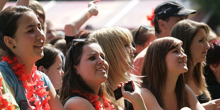 Přijeďte oslavit 20. ročník festivalu Okoř se šťávou.