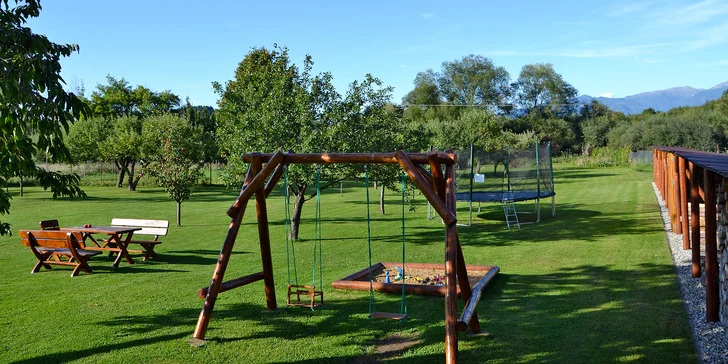 Děti se zabaví na trampolíně a dospělí možná taky neodolají.