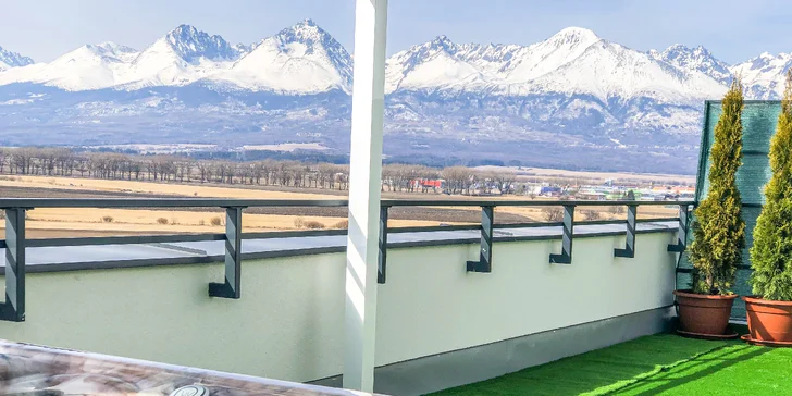 Z apartmánu je priamy vstup na dve terasy.