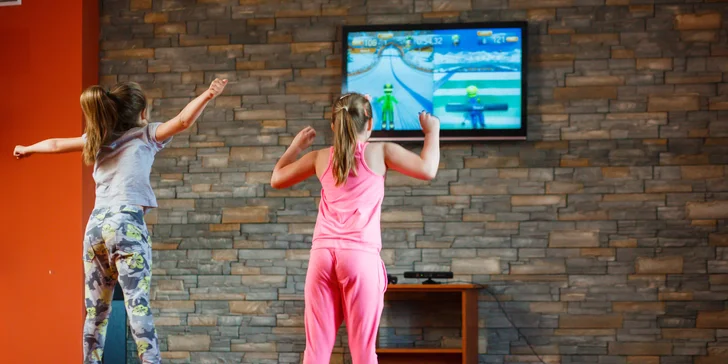 Pro děti je zde připraven Xbox Kinect.