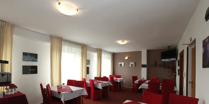 Snídaně jsou bufetové, dvouchodové večeře servírované. 