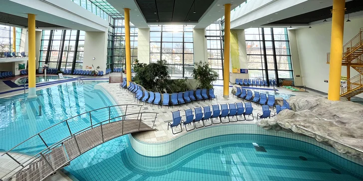 Do aquaparku naproti hotelu máte neomezený vstup.