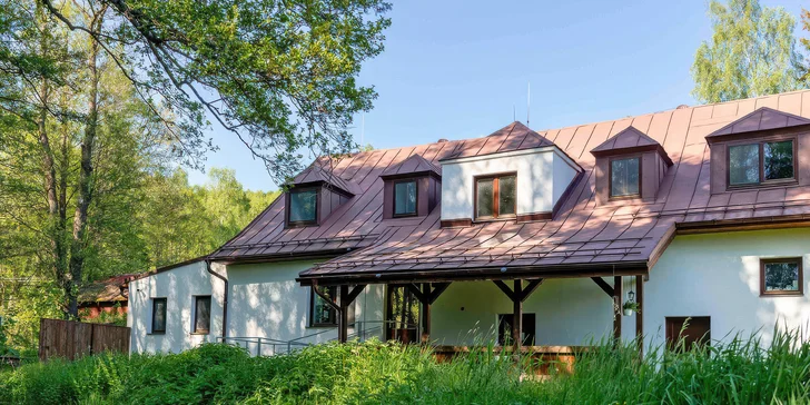 K dispozici tu mají dvoulůžkové pokoje a apartmány až pro 7 osob.