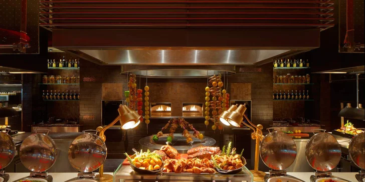 V hotelu je celkem 17 luxusních restaurací.