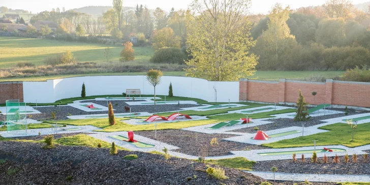 Vyzkoušíte také minigolf, v ceně máte dvě hodinové hry. 