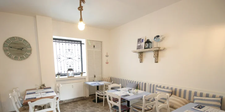 Restauraci najdete v srdci Ostravy-Poruby, pohodlně sem dojedete i MHD (zastávky Hlavní třída a Alšovo náměstí).
