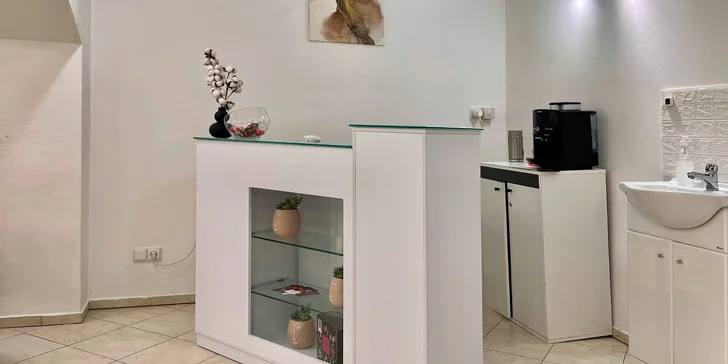 Procedura je bezbolestná a přizpůsobí se typu vaší pokožky.