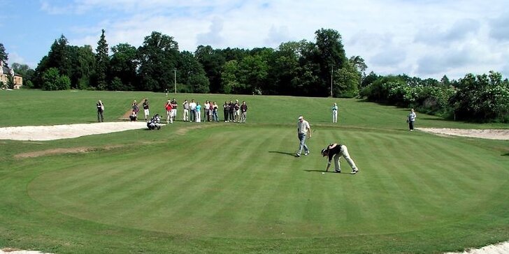 Individuální trénink golfu s trenérem pro 1–2 osoby včetně kompletní výbavy