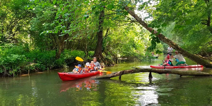 Zapůjčení nafukovací kánoe nebo raftu na 1 všední den pro 2–6 osob