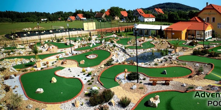 Dvě hodiny zábavného adventure golfu pro dva dospělé a dvě děti! V ceně točená zmrzlina, teplý perník a spousta zábavy.