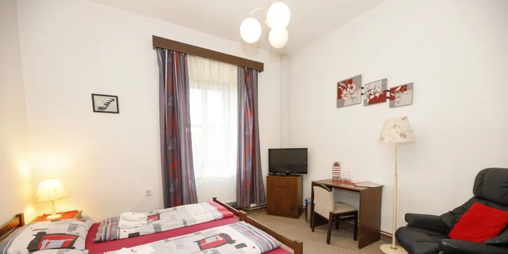 Ubytujete se v prostorném pokoji s vlastní koupelnou i toaletou.