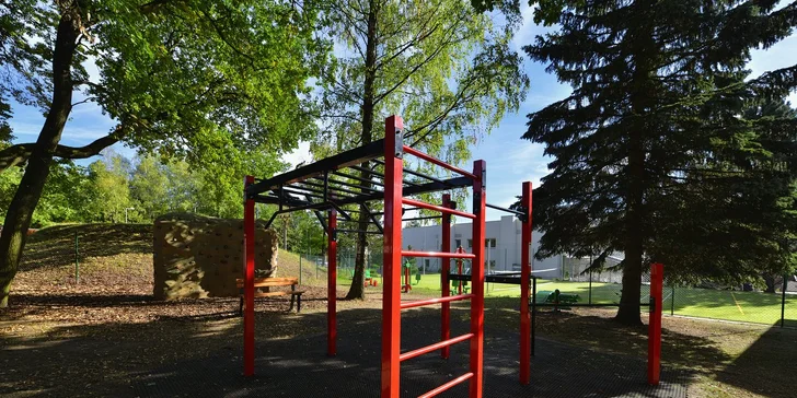Pokud se budete chtít řádně protáhnout, vyzkoušejte posilovnu – vnitřní i venkovní máte neomezeně zdarma.