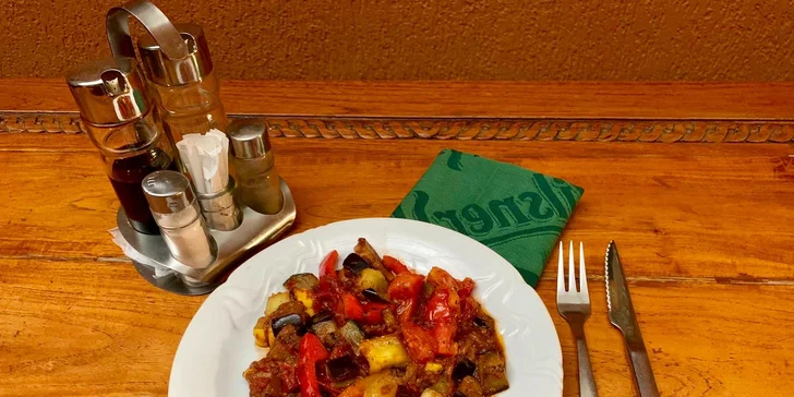 Na výběr je i zeleninové ratatouille nebo smažený sýr.