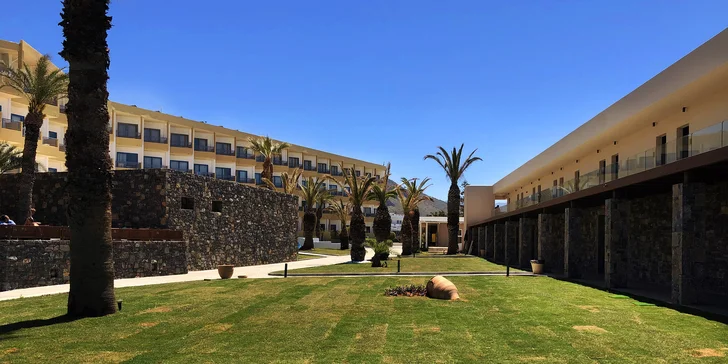 Aphrodite Beach Hotel**** už se těší na vaši návštěvu.